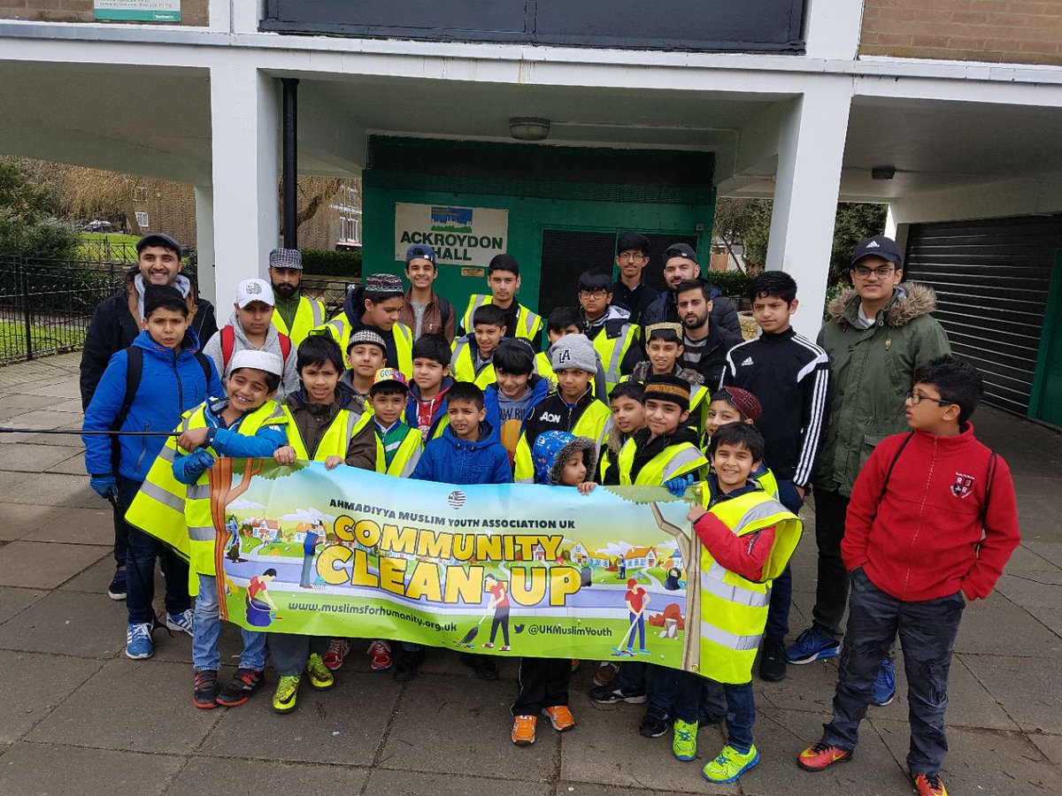MKA_innerpark's tweet photo. Our youth cleaning the streets today around #InnerPark and #Ackroydon Hall as part of @KeepBritainTidy #BigTidyUp @wandsworthnews https://t.co/X4ISSgwNoA