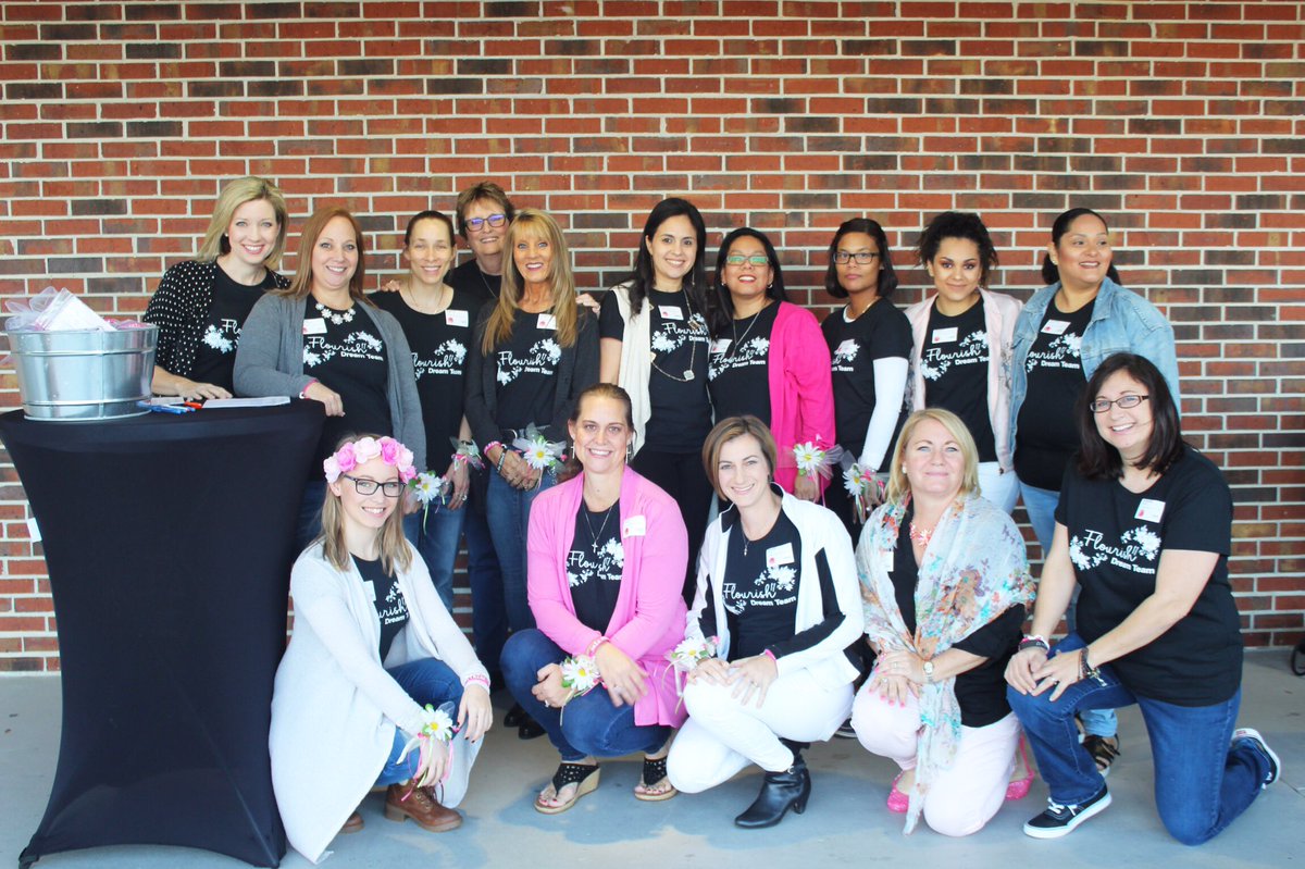 ReThink_Pink's tweet photo. Good morning, ladies! Day 2 of #ReThinkPink17 starts shortly! We can't wait to learn and worship with you! #RTP17 https://t.co/7aeB3AwGKo