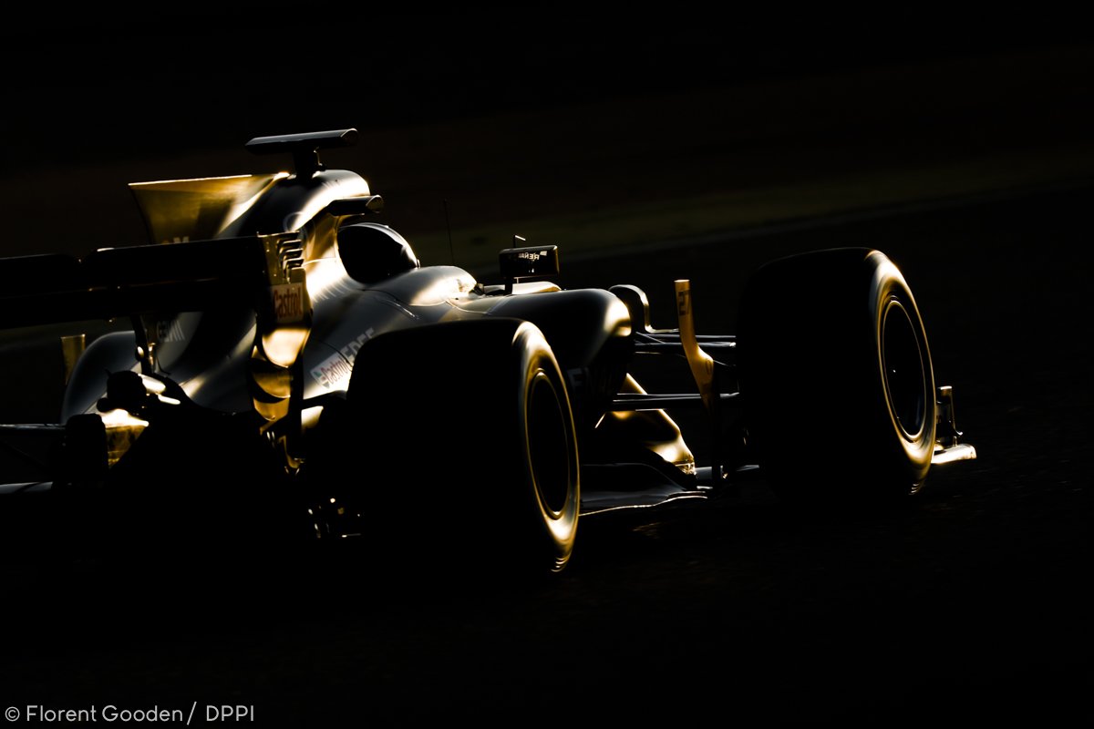 FlorentGooden's tweet photo. Sunset reflections. © Florent Gooden #F1Testing @HulkHulkenberg @RenaultSportF1 https://t.co/jgXwBfEPPl