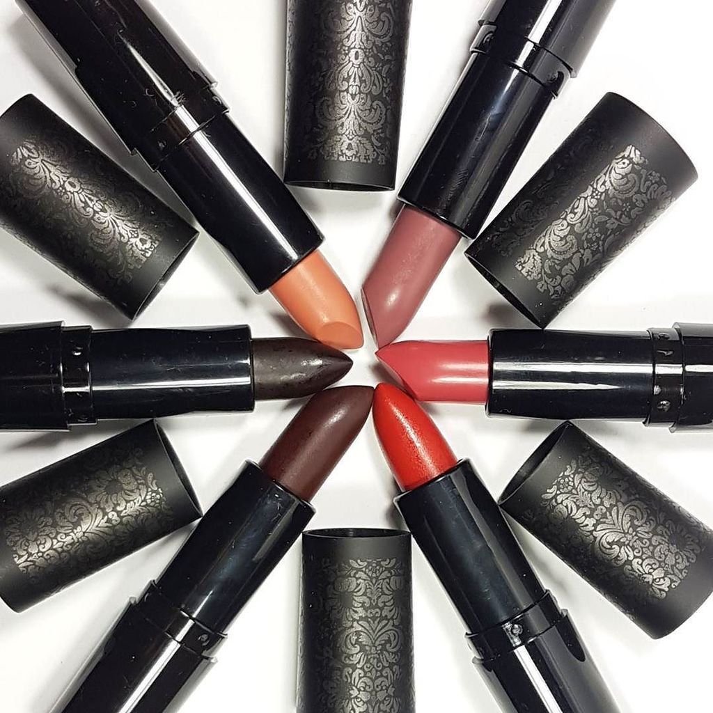 iknitso's tweet photo. Sono arrivati i nuovi #PaolaP #LipStyler Extra Mat Alterego Collection. Non vedo l'ora di provarli tutti!
Quale sa… https://t.co/Nb6bSqU2Vr