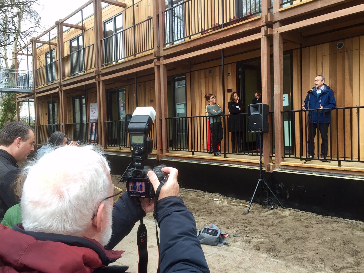 Opening eerste 16 tijdelijke woningen voor daklozen aan Sumatrastraat Leiden. Er volgen er meer op andere locaties. <a href="/UnityNu/">Unity.NU</a> <a href="/omroepwest/">Omroep West</a>