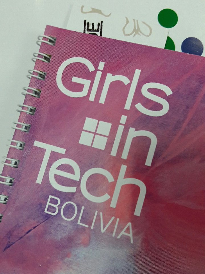 Sophie_ch's tweet photo. Inspiradas #girlsintech #wtmscz #starthersucces @AngelaValeria55 https://t.co/w6olvHSC30