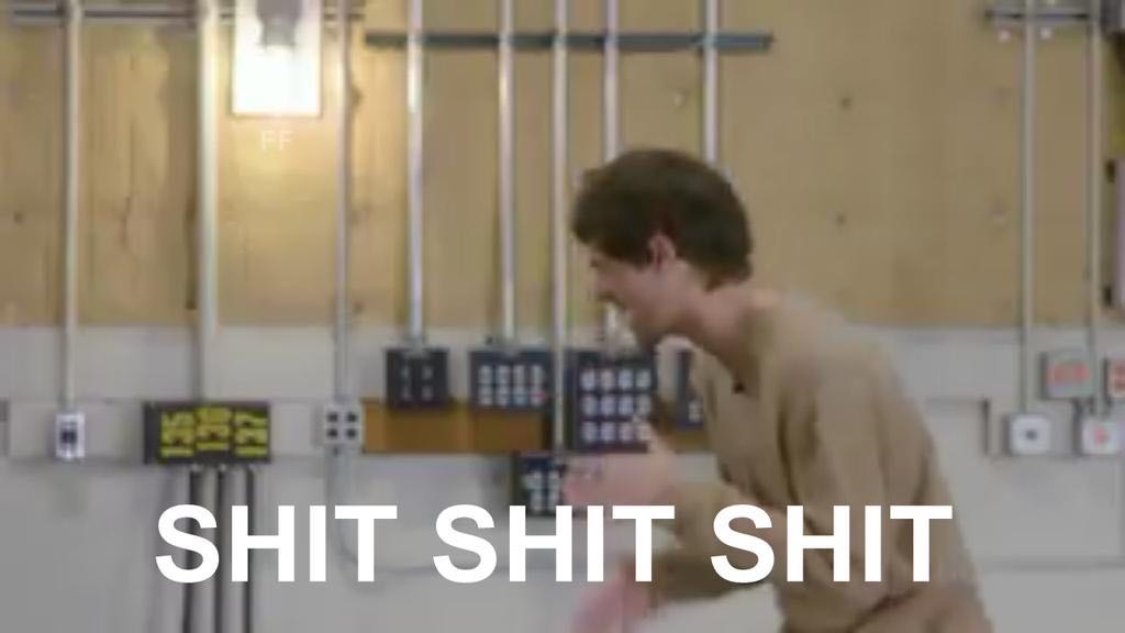 #WeSupportLouis MI ZAPATILLA POR LA CARA DE ESE HIJUEPUTA ....PARA QUE LUEGO TE METISTE CON LOUIS SE NOTA QUE NO CONOCES A ESTE FANDOM