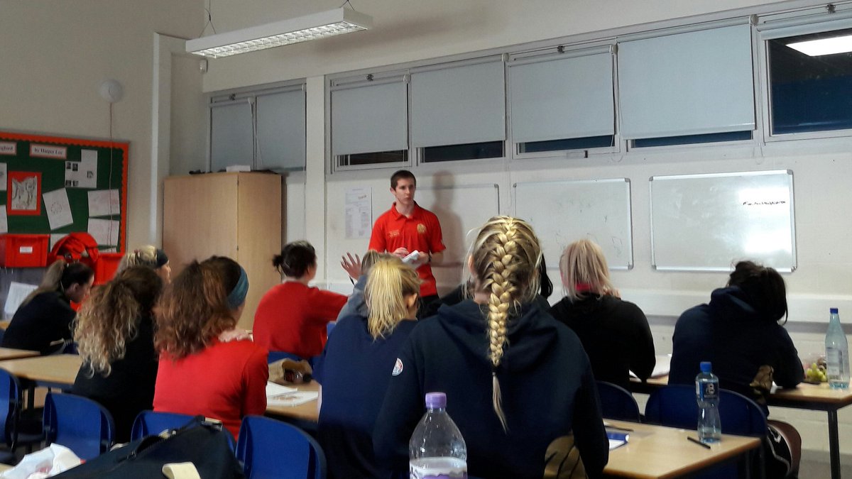 AndrewGambrill's tweet photo. Classroom session with defensive coordinator, Phil Gaydon. @Lottie__Laidler @PhoebeS_PT @milliebaz @louleex https://t.co/dLgHZ6WQ2E