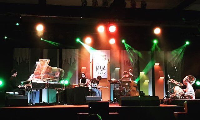 simakDialog tweet media