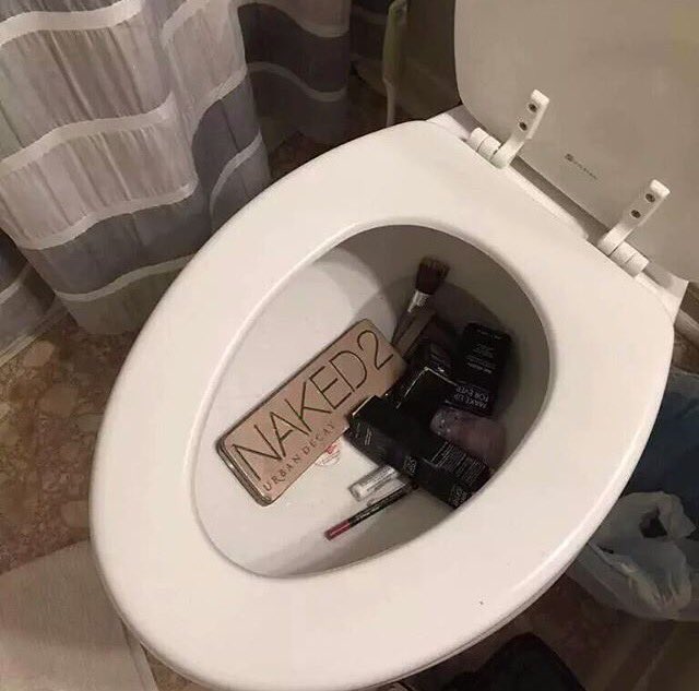 Bila aku dah berumah tangga, kalau aku dapat tahu bini aku curang. Tunggu aku buat macam ni. Abang cakap, abang buat