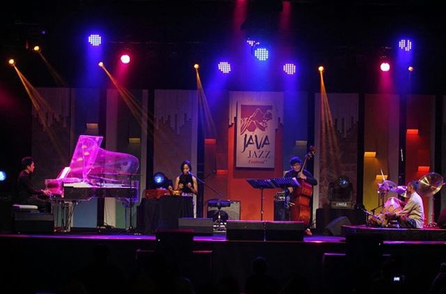 simakDialog tweet media