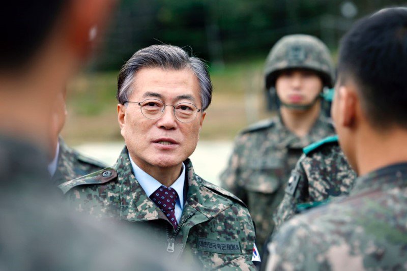 박정희 유신독재와 싸우다 투옥→대학재적→특전사 제대→전두환 군부독재와 싸우다 재투옥→감옥에서 사법고시 최종합격→사법연수원 차석→인권변호사→대통령비서실장→국회의원→제1 야당대표→사법-행정-입법에 탄탄한 리더쉽!