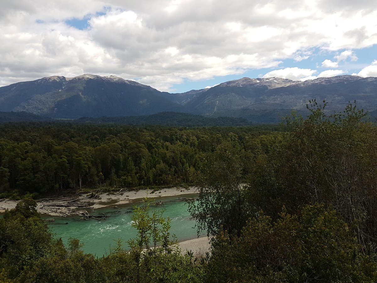 Suramericapunta's tweet photo. Feb 6, llegando a La Junta, hasta ahí pavimentado, pueblo encantado,ya en la provincia de Aysén. Comienza la Patagonia Chilena.Zoom al aviso https://t.co/Khdh3THcug