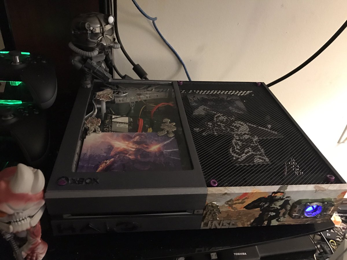 DylanAHarris's tweet image. @majornelson hey mad me my first halo case mod in search of custom start up sound #HaloWars2