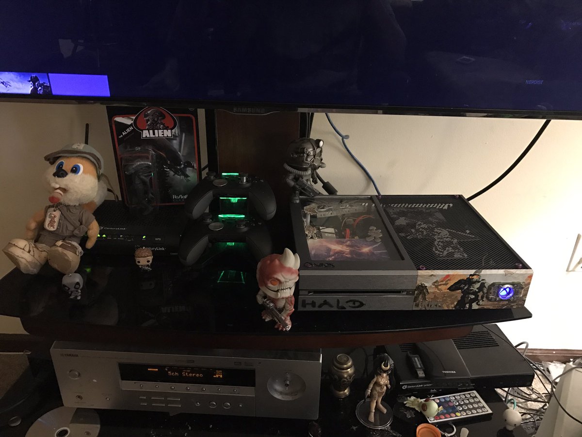 DylanAHarris's tweet image. @majornelson hey mad me my first halo case mod in search of custom start up sound #HaloWars2