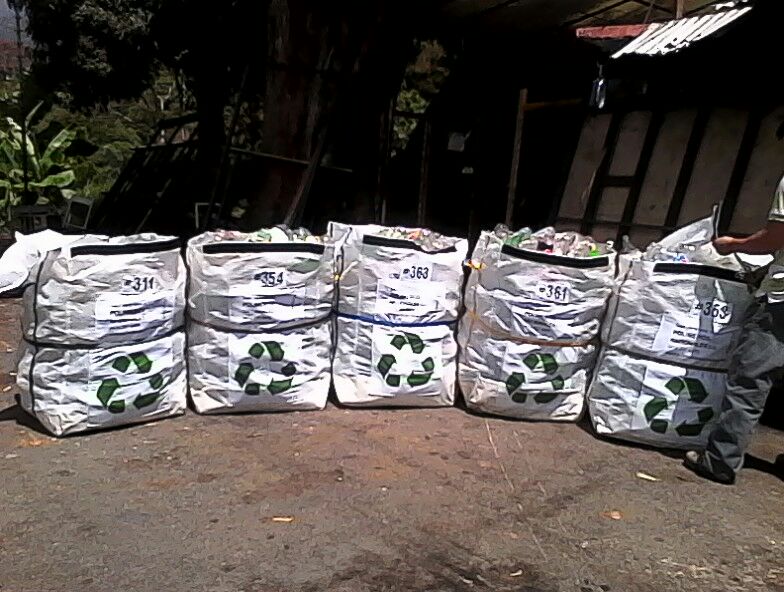 inammired2015's tweet photo. En el día de ayer se llevo a cabo la entrega 73,2Kg de plástico a polímeros de Vzla. 
@meridaalcaldia
@carlosgarc1a
#MeridaVerde 
#Recicla. https://t.co/x17DAP577h