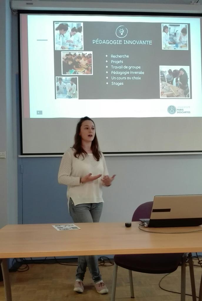 NinaVarcha's tweet photo. .@ElenaFdv  présente la @licencefdv aux #JPO de @UParisDescartes https://t.co/vNv326sMrk