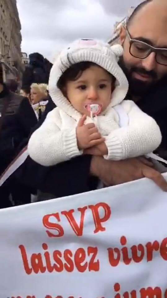 SauvonsMarwa's tweet photo. Tout le monde est là pour toi Marwa et même ta jumelle Safa ❤❤❤❤❤❤❤❤❤❤❤❤❤❤❤❤ #jamaissansmarwa #4mars #savemarwa#marwasteam https://t.co/CaCPXfpQ6a