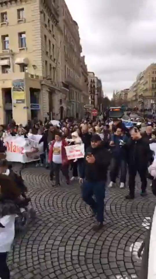 SauvonsMarwa's tweet photo. Tout le monde est là pour toi Marwa et même ta jumelle Safa ❤❤❤❤❤❤❤❤❤❤❤❤❤❤❤❤ #jamaissansmarwa #4mars #savemarwa#marwasteam https://t.co/CaCPXfpQ6a