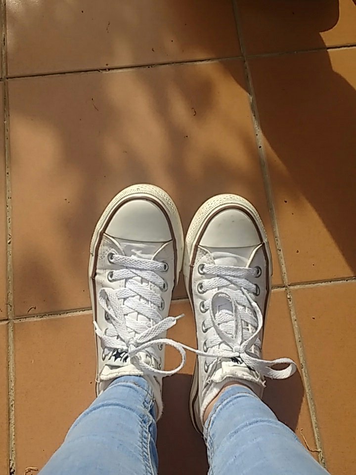 lauuraland's tweet photo. Hacรญa mucho que no me ponรญa mis @Converse y me encantan! (Sobretodo el modelo antiguo) #converselover #oldconverse #converse https://t.co/vvap1287oM