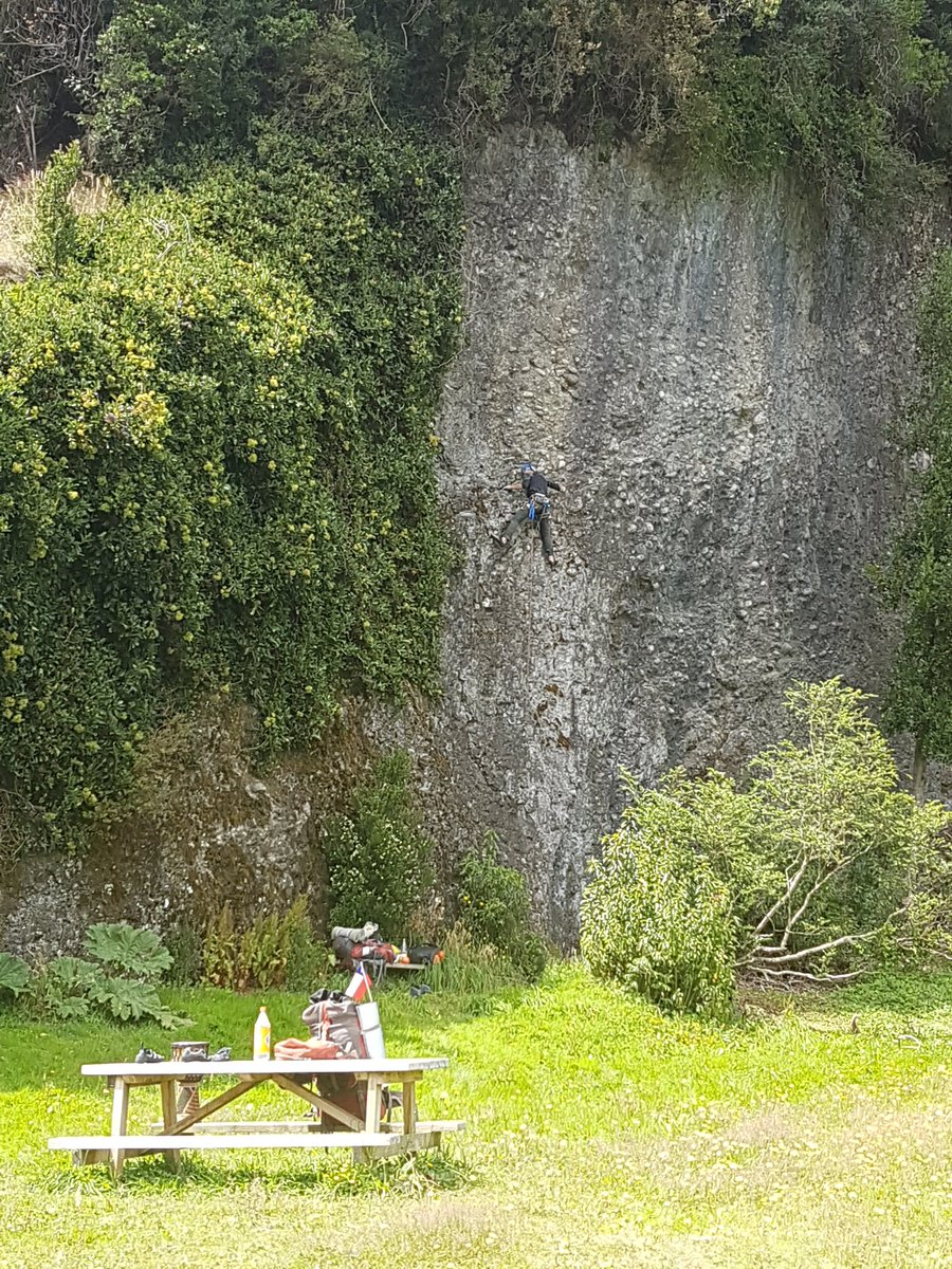 Suramericapunta's tweet photo. Feb 6: Delicioso almuerzo en La Casita de té, La Junta, a orilla de carretera. Practica de montañismo al frente. Zoom al mensaje en minivan. https://t.co/m4bH6nUTtl