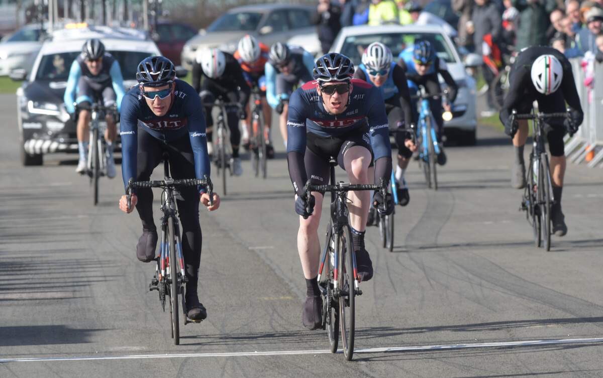 Ed_Clancy's tweet photo. The sun even came out! Happy times @SoensRace @jonmould91 https://t.co/TWY2bmfzc0 https://t.co/LHYjrWGtYk
