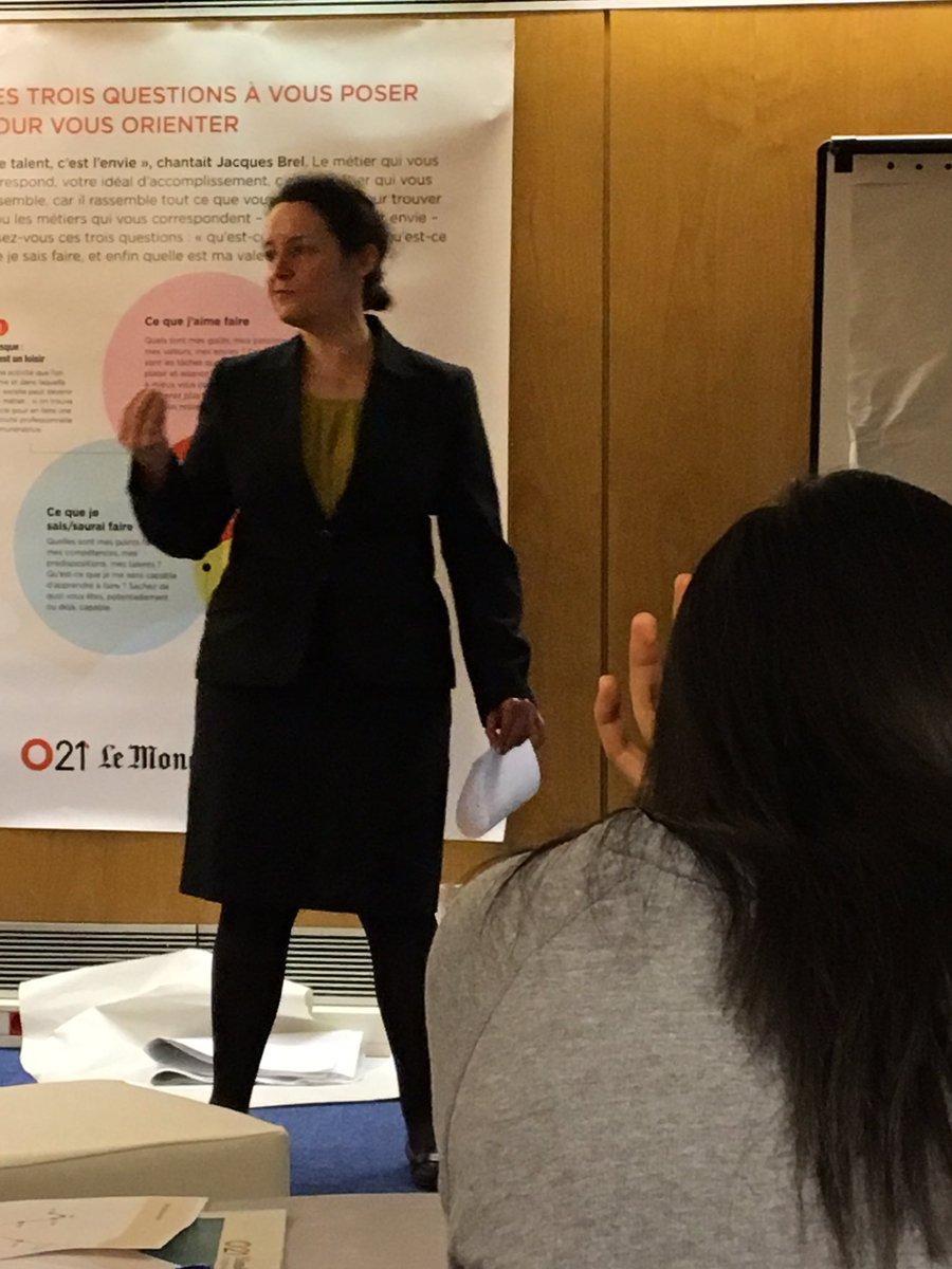 s_scenarists's tweet photo. L'heure la plus sombre précède l'aube ds la nature comme ds la vie @VBourgogneSayad. Apprendre a choisir c'est apprendre à renoncer! à #O21 https://t.co/hkO97siO61