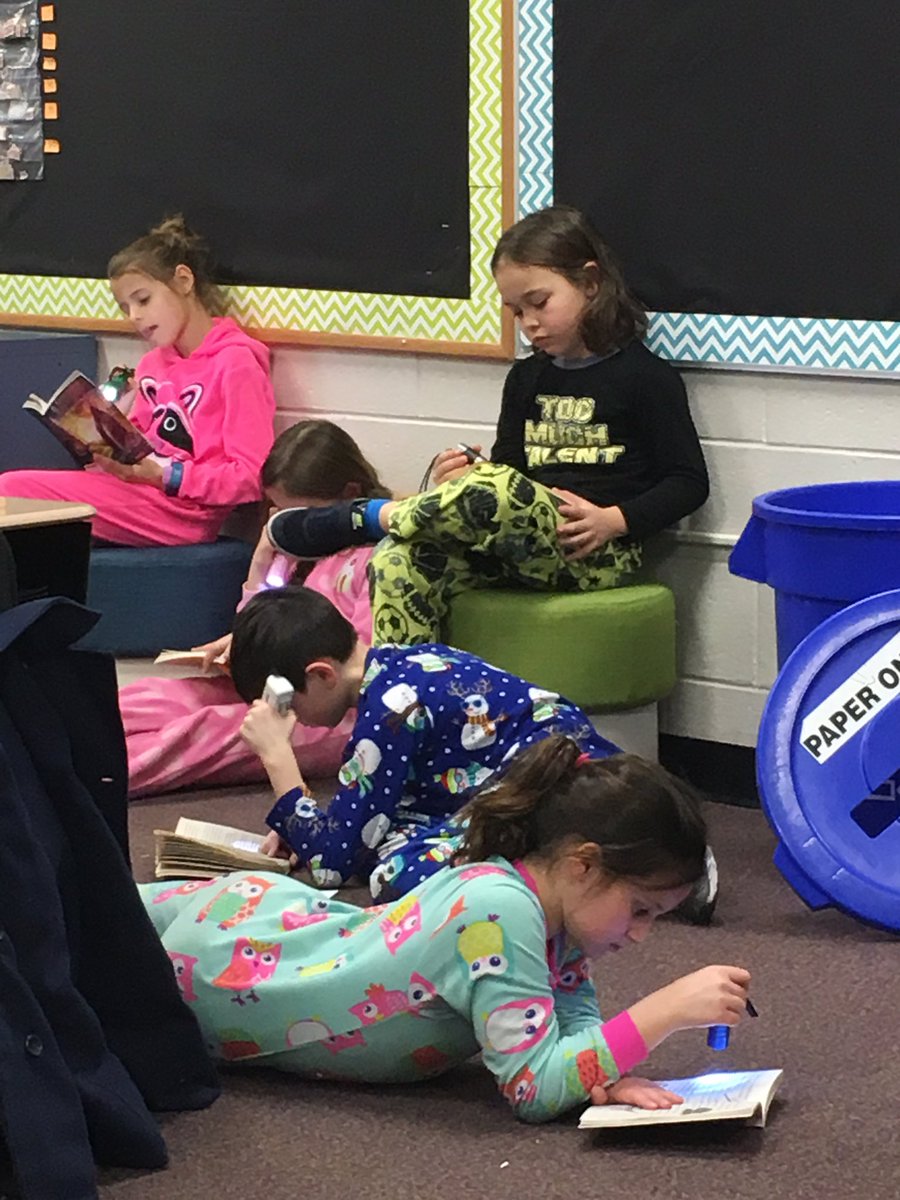 SharpInRm511's tweet photo. Flashlight Friday! Drop Everything and Read. #ReadAcrossAmerica @eileen_baker @DIS_VP https://t.co/70XkhQb7rv