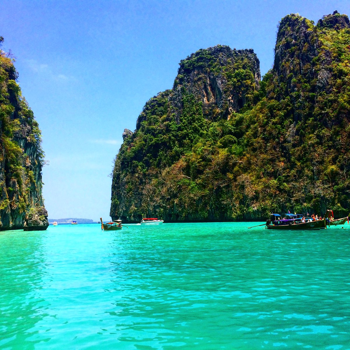 Tyeb3Baynes's tweet photo. Lovely @zoelouise_smith 😘#phiphi #Phuket #thailand #coulplesthattravel #liveingthedream https://t.co/wrjHK9618s