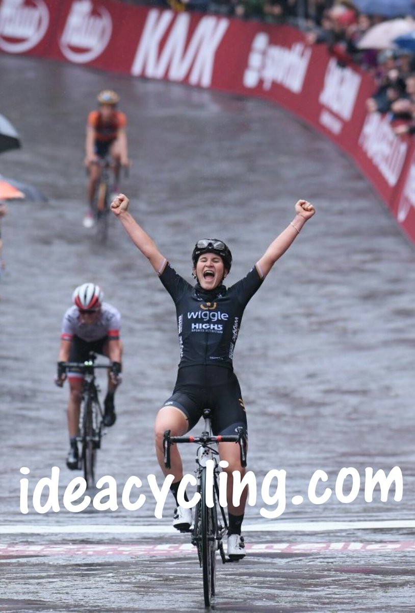iedeacycling's tweet photo. #stradebianche @StradeBianche  splende il tricolore di @ElisaLongoB #ideacycling #itstimetocycling photo credit @SarettaC_Photo https://t.co/ValjFPXHTO