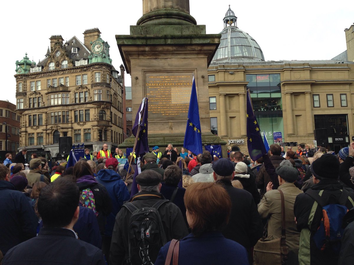 euinbrum's tweet photo. 2nd time in a week to see @acgrayling! Last of the stellar speakers in #Newcastle #NorthEast #MarchForEurope @NE4EU
#StopExit #Fight #YesEU https://t.co/vrkjLYuuDx