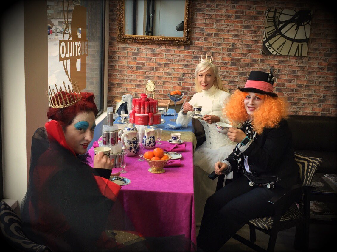 BustilloStylist's tweet photo. Listos para el te!!! Y para el carnaval!! Alguien se anima? @WellaProEs @SebastianProEs @BustilloStylist #carnaval @aytoviedo @ghdspain https://t.co/G7aJCcBrgn