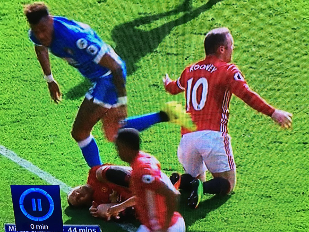 JohnBossHenry's tweet photo. Rooney: "Yeah i was aware of what happened i was right there"

You eyes on the back of your head, dickhead. https://t.co/Rjspk8Hdil