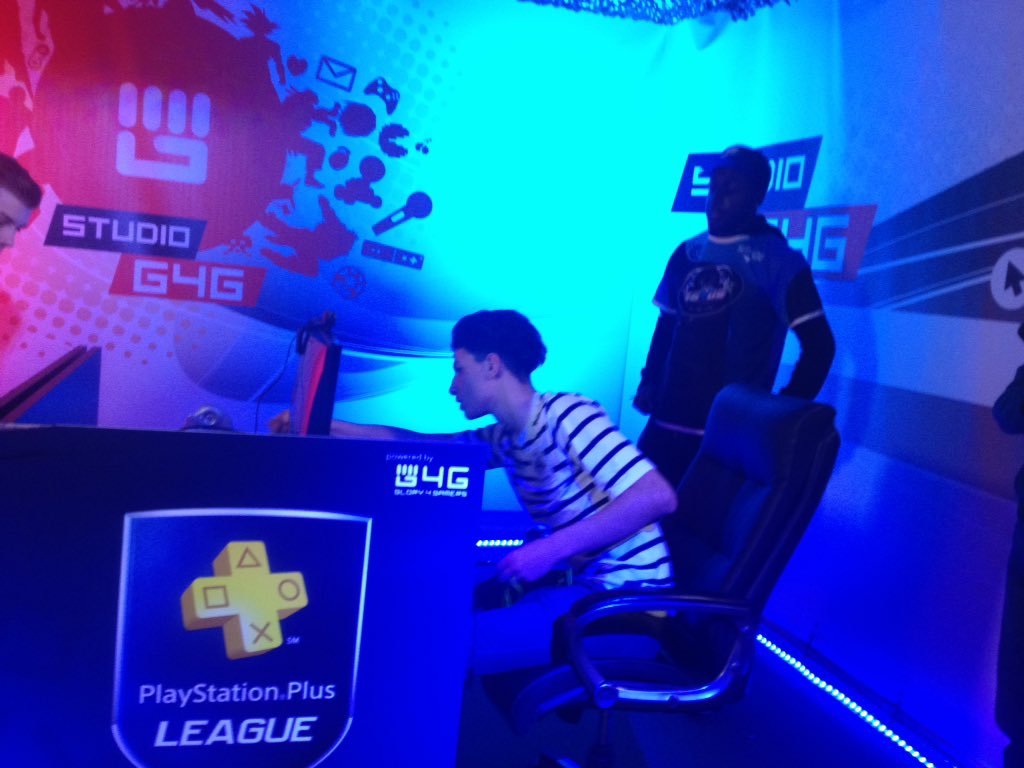 CrowyDragon's tweet photo. Début du match de @Mence_NeXus face à @VinchFIFA dans quelques instants dans le tournoi #InternationalFinals ✌@NeXus_FiFa @PS_PlusLeague https://t.co/iKXtxOBQHV