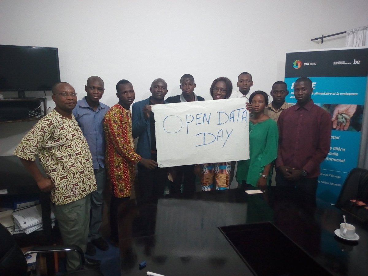 Honorable_Nath's tweet image. Échanges fructueuses ds le local @BTC_Belgium sur les enjeux  #OpenData &amp;amp; leur nécessité pr la bonne gouvernance 
#OpenDataDay2017 #team223