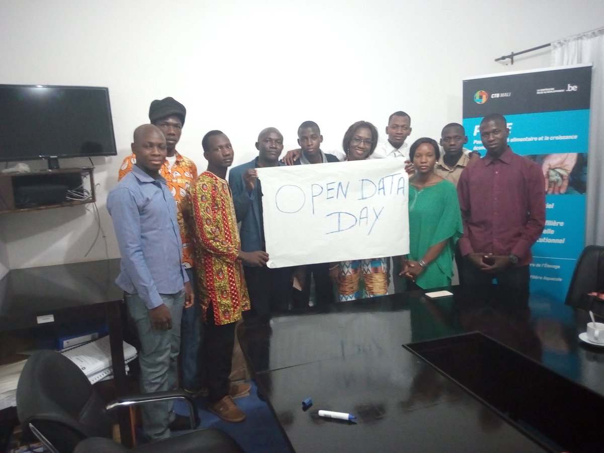 Honorable_Nath's tweet image. Échanges fructueuses ds le local @BTC_Belgium sur les enjeux  #OpenData &amp;amp; leur nécessité pr la bonne gouvernance 
#OpenDataDay2017 #team223