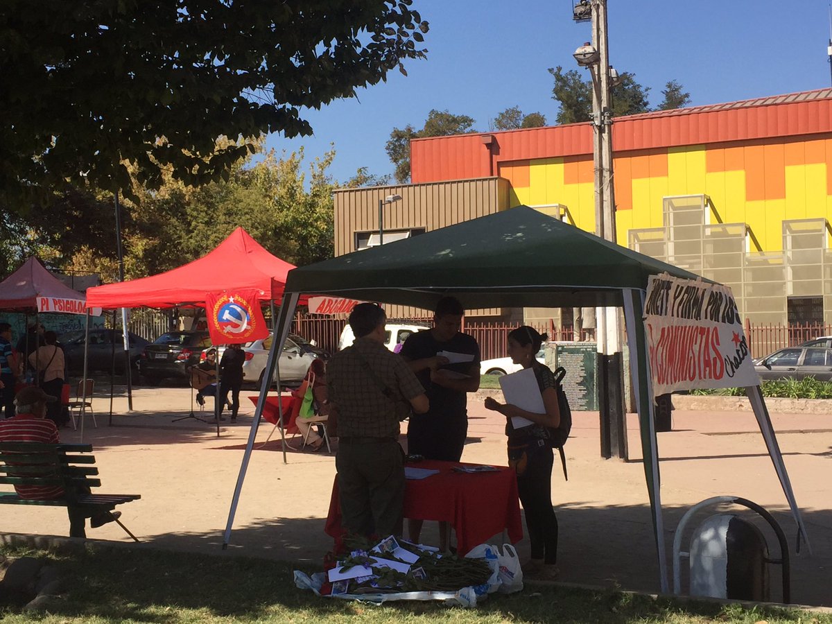 dragalaga's tweet photo. Plaza ciudadana y #refichajepc @PCdeChile #pcpeñalolen https://t.co/1hi2Sd6OQS