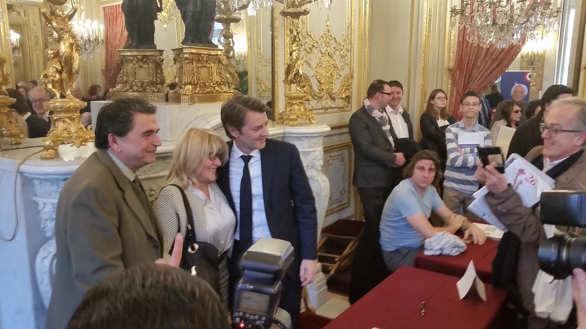 FredericSays's tweet photo. François Baroin (futur candidat ?) enchaîne les photos https://t.co/9DID9Qs0KJ