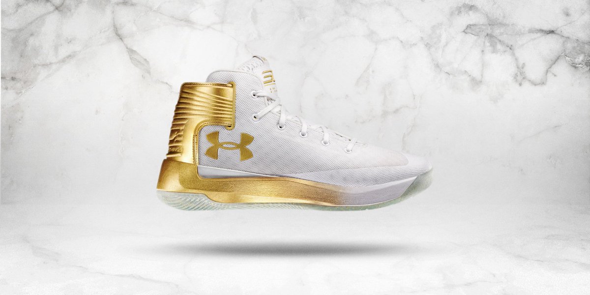 StephenCurry30's tweet photo. Rise &amp; shine. #NYC, here’s your first clue to win a signed pair of the LTD Gold #CURRY3Zer0 #UAContest… https://t.co/PXjeEBHl09