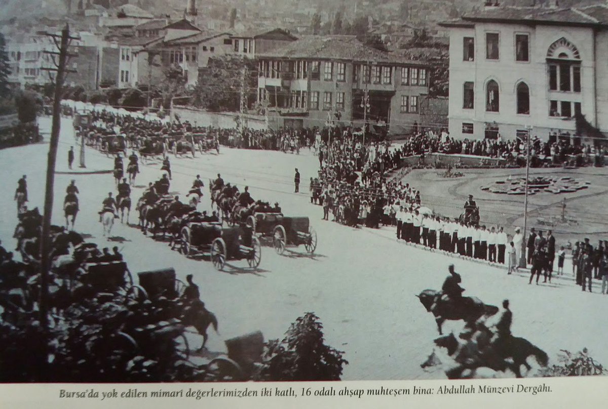 en_derun's tweet photo. Yok edilen,iki katlı,16 odalı,Münzevi Abdullah Efendi Dergahı'nın yerinde bugün bir iş hanı bulunmaktadır.#Heykel #Bursa https://t.co/ftWA8d5Xp9