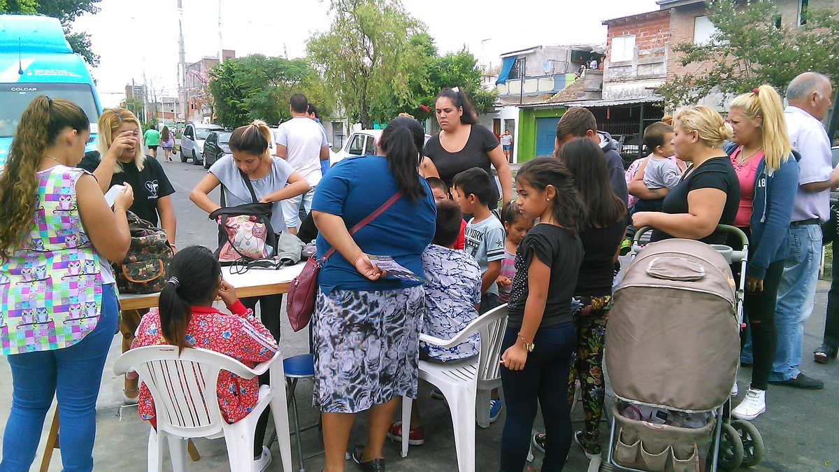 maxialvarezOK's tweet photo. estamos con una nueva #JornadaSolidaria en los Pozos y Campichuelo . Los esperamos @avellaneda_hoy @partidofe @enlamiraradio @cacho_alvarez https://t.co/L1ySH5YTRx