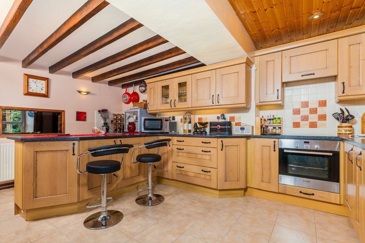 ViewLoveLive's tweet photo. RT if you'd like to view this beautiful house in #Scorrier! 3 bed detached character house with parking + garden https://t.co/XOtl3s1vDL https://t.co/KNlU8YetjW