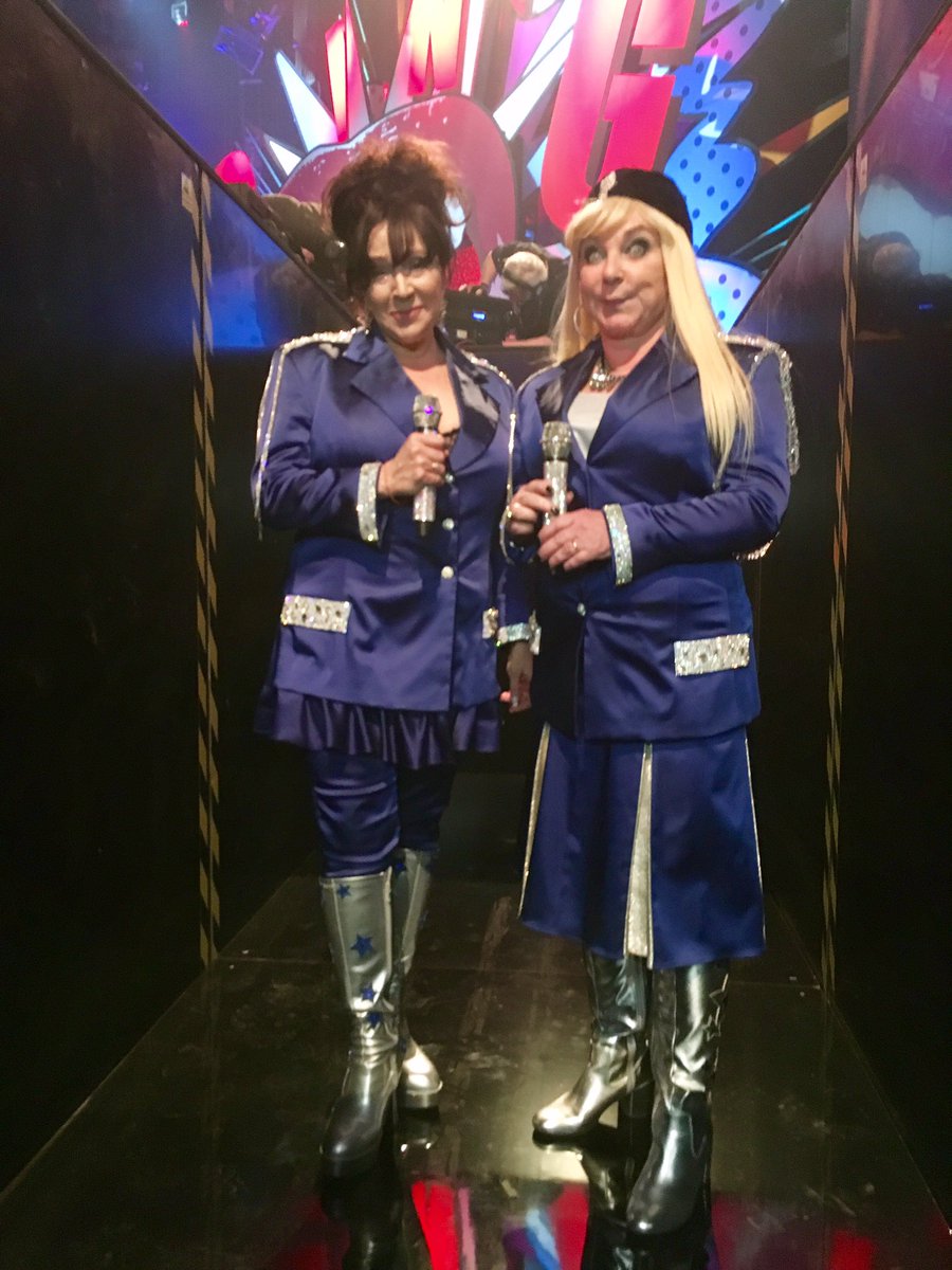 harriet_thorpe's tweet photo. .@comicrelief @BBCOne @rednoseday @bbccomedy @HelenLederer #InTheLift #AlmostTime
#NeedHairMakeUp! #LiveTonight6.45 #BBC1 #VoteHarriet+Helen https://t.co/lviYShw6qM