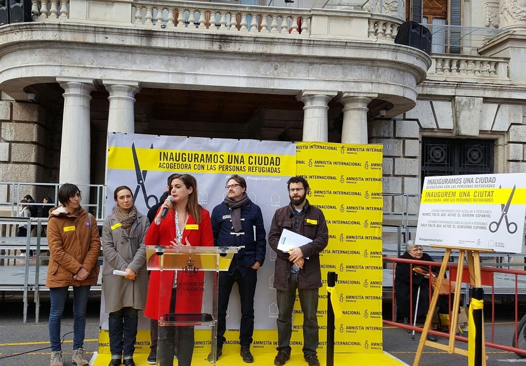 SanGomezLopez's tweet photo. Cada día mueren:
🕇miles en guerras,
🕇cientos huyendo,
🕇decenas en los campos
En #Valencia #volemacollir #joacull #inaguramosciudad https://t.co/EQ6yilBQ9r