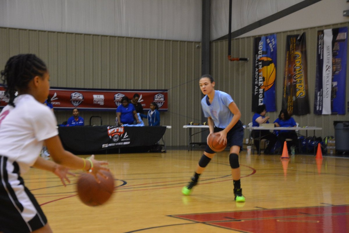 n8logophotos's tweet photo. The action has started @OverHoops #ishoothoops - gym full of kids!!! https://t.co/7UXrGHMwsp