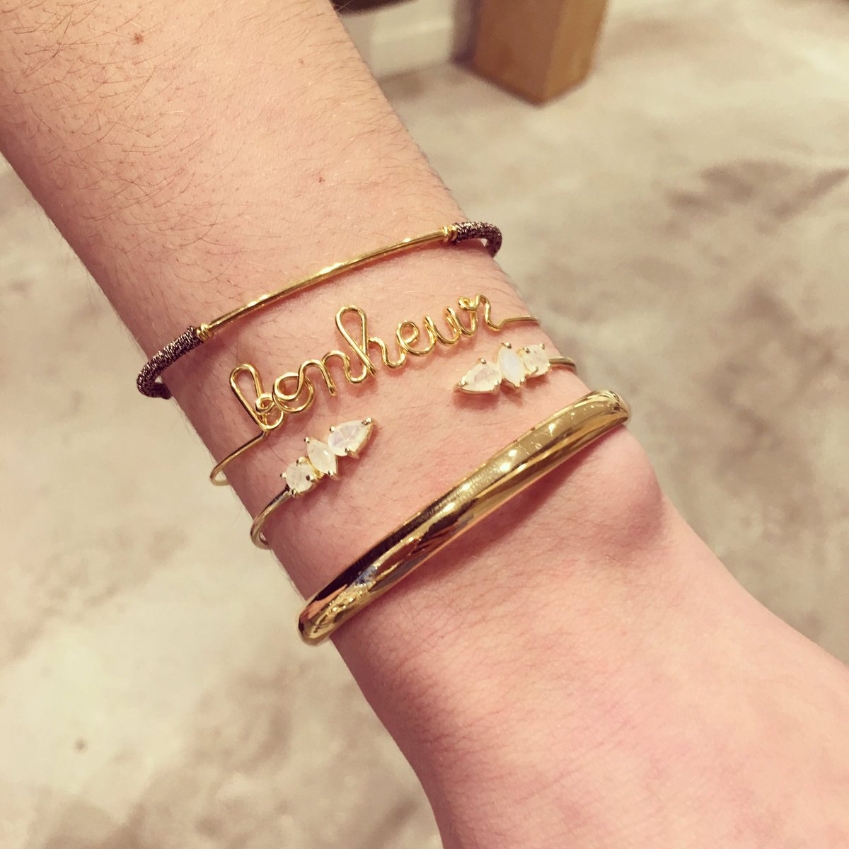 Lilie_dit's tweet photo. #manchette #Gasbijoux #atelierpaulin #bemaad #goldcolor #bonheur chez #liliedit #bonweekend 👌🏻😍😘❤️❤️❤️ https://t.co/6cVtnhg89t