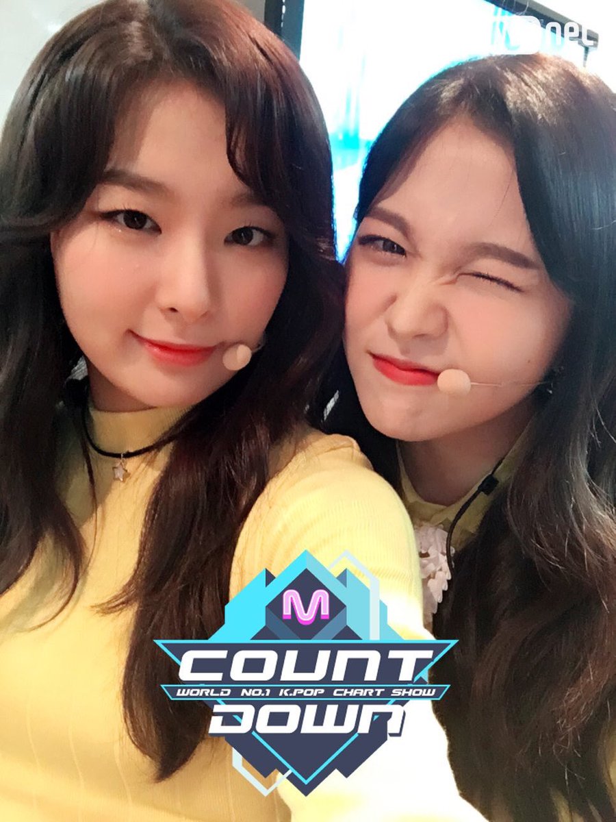 KSGUpdates's tweet photo. selca buddies 🐻🐢 #HappyYeriDay https://t.co/JDzi1cXZ9Z