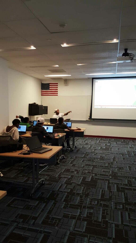 sobenyree's tweet photo. Scenes from this week's YA Computer Programming Club presented by Arthur Morrison Mentors. #UniondalePublicLibrary https://t.co/Z65ROO7Sk8