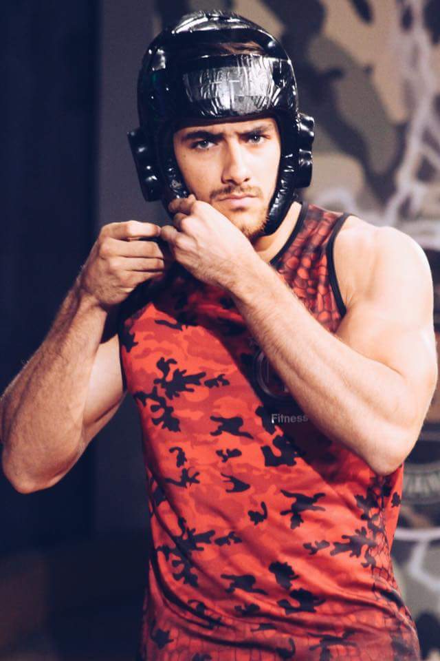 CombateEsBacan9's tweet photo. 'EL COMBATIENTE DEL VERANO' 🌈.
El más votado pasa a la  "FINAL" 💁💝💚
RT ➡ @GutyCarreraT 
FV ➡ @AustinPalao https://t.co/cmiavO6mrl