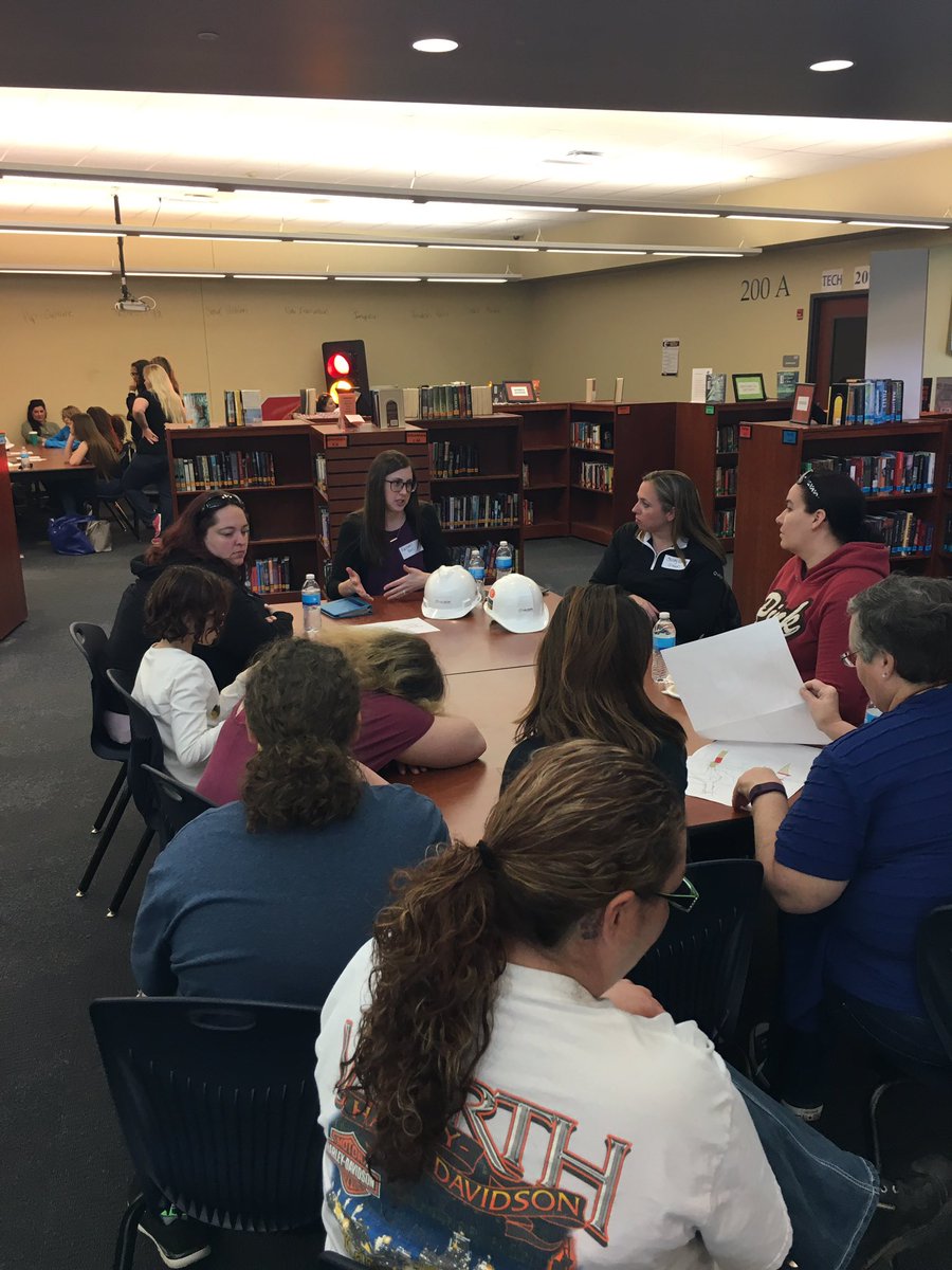 LN_SWEnext's tweet photo. .@LIBERTYSCHOOLS Women in STEM Mom/Daughter breakfast is this morning, hosted by us! 70 kids &amp; parents + 22 amazing mentors! https://t.co/jL5leHjCRb