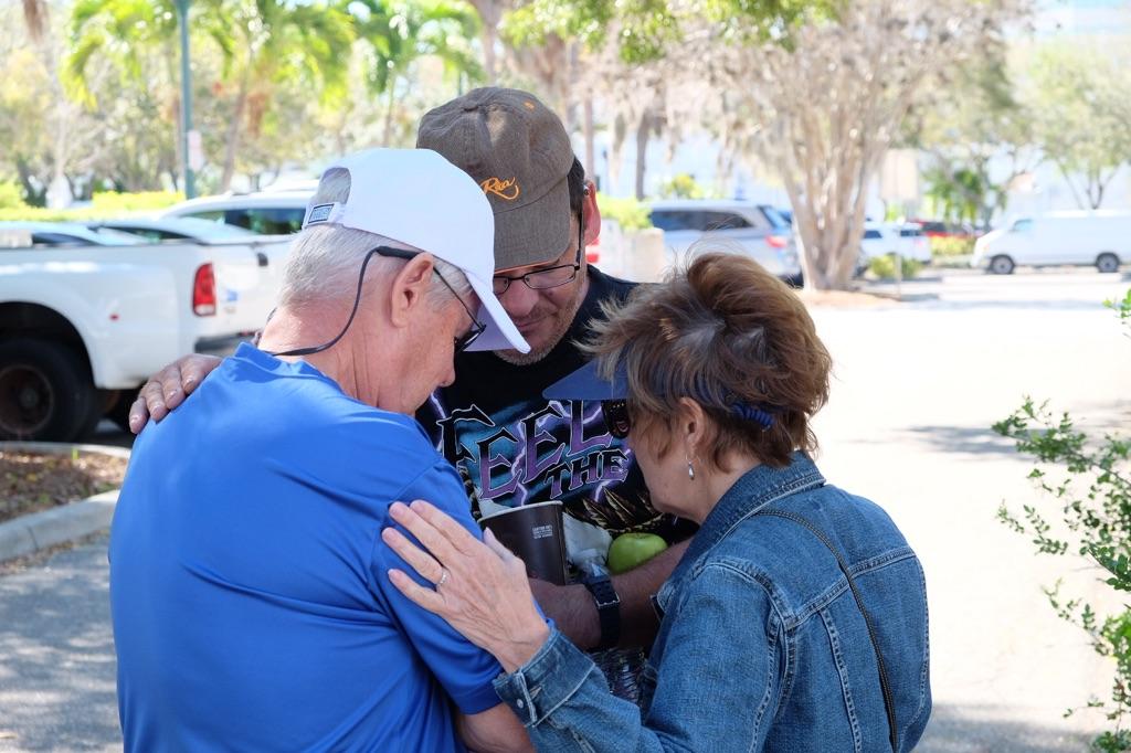 mybaysidechurch's tweet photo. “Only do not use your freedom as an opportunity for the flesh, but through love serve one another.” Galatians 5:13 #serveday2017 https://t.co/gqtnnLrmo0