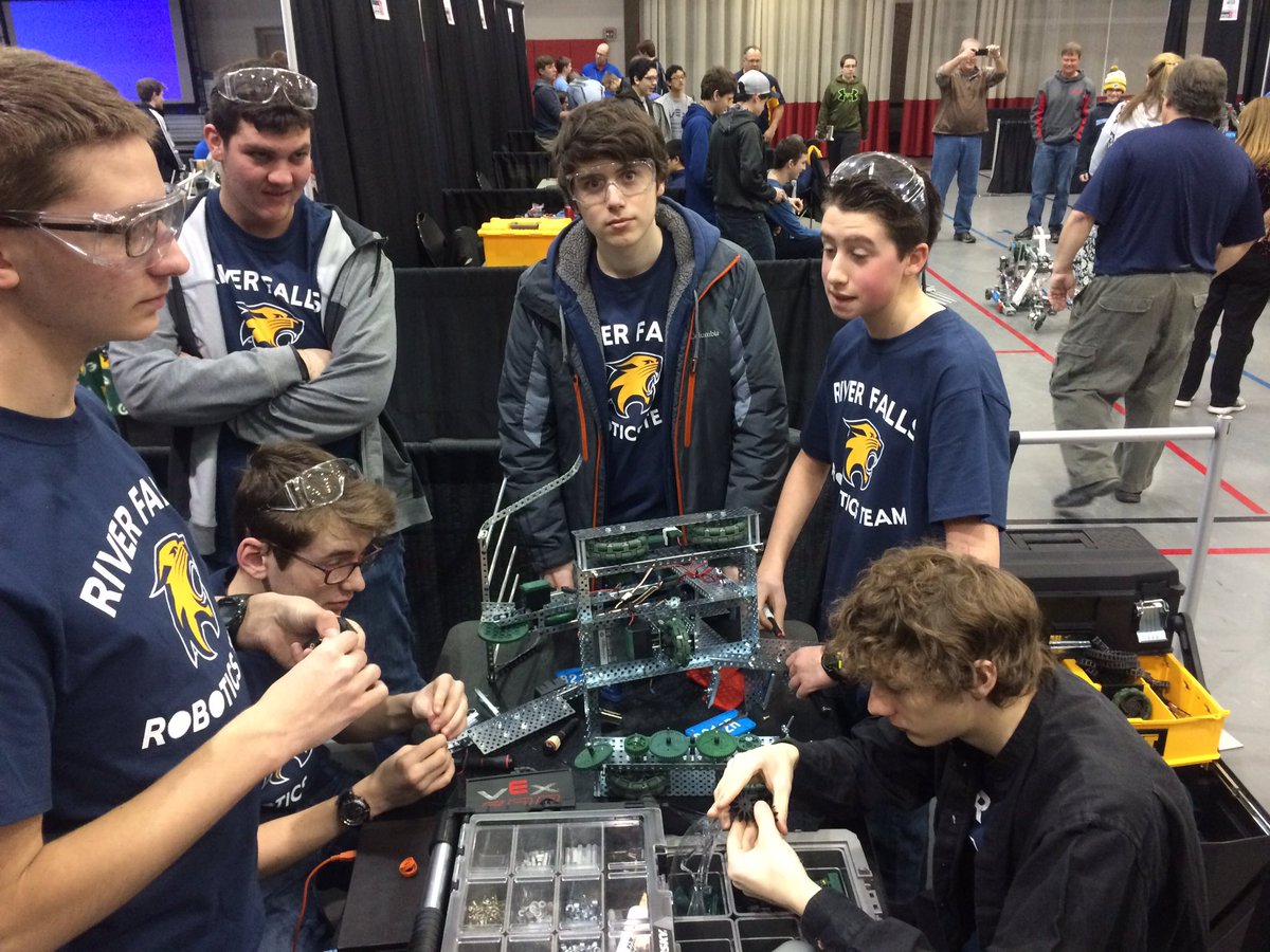 MrGsPhysics's tweet photo. A few last minute adjustments before competition starts. #StateRobotics #rfpride https://t.co/AMw813kVM8