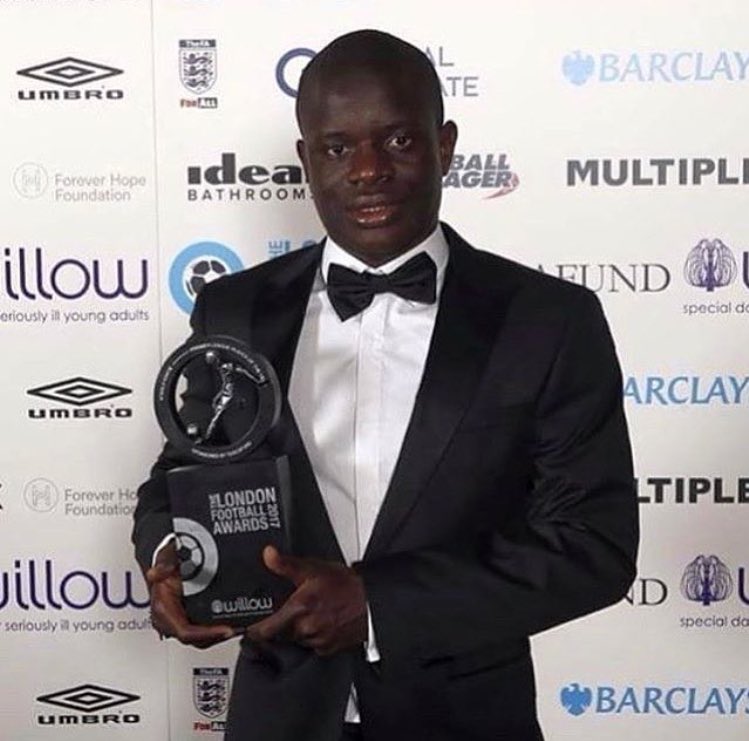 InfoPremier10's tweet photo. @nglkante Nombrado jugador del año en Inglaterra. https://t.co/EDAGqiVEvo