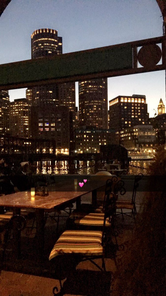 Reposting this because It's so pretty 😍 #seaport #boston #theview @TheDailyCatch
